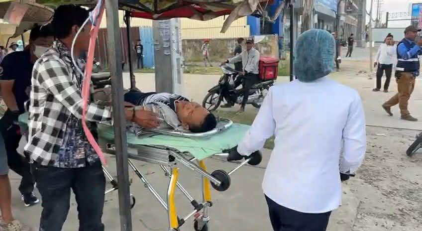 រថយន្តលាយបេតុងបុកម៉ូតូប្ដីប្រពន្ធ ប្រពន្ធស្លាប់នៅកន្លែង ប្ដីរបួសធ្ងន់