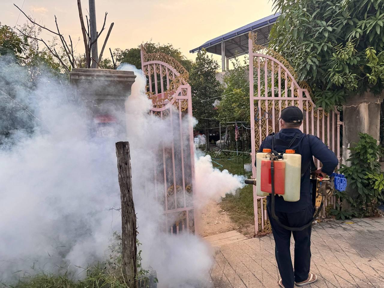 អាជ្ញាធររាជធានីភ្នំពេញ បន្តចុះបាញ់ថ្នាំមូសទូទាំងខណ្ឌទាំង១៤ ដើម្បីការពារប្រជាពលរដ្ឋពីជំងឺគ្រុនឈាម