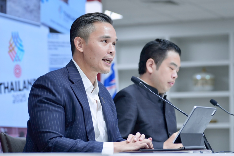 រូបថតបែកធ្លាយ! នាយករដ្ឋមន្ត្រីថៃជួបមេ Scammer ច្រើនលើក គណបក្សភឿចោទទំនាក់ទំនងមិនធម្មតា