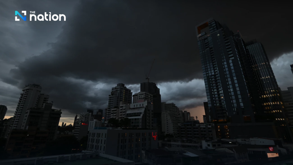 ថៃប្រឈមគ្រោះពីរទ្វេរោះ៖ ភាគខាងត្បូងជួបព្យុះភ្លៀងខ្លាំង ភាគខាងជើងដកដង្ហើមពិបាកដោយខ្យល់ពុល