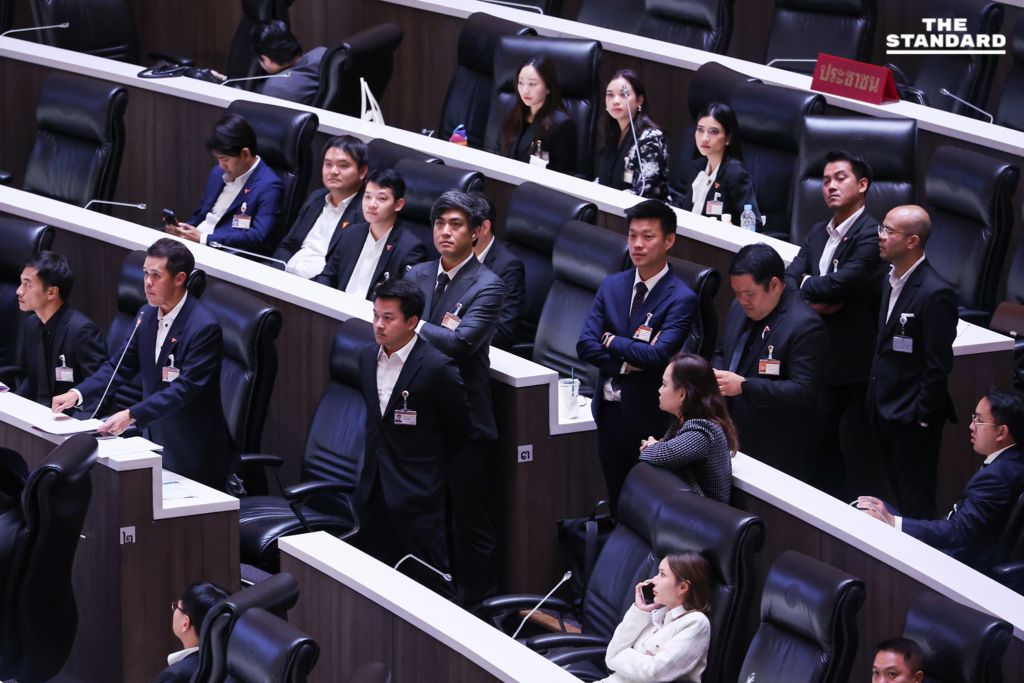 ព្រះរាជក្រឹត្យរំលាយសភាថៃចូលជាធរមាន គណបក្សប្រជាជនខកចិត្តខ្លាំង