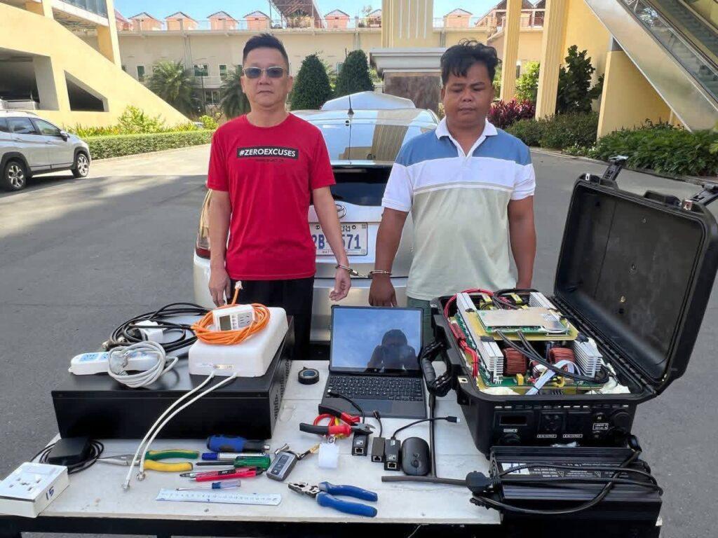 នគរបាលភ្នំពេញចាប់ខ្លួនជនសង្ស័យ ២នាក់ រថយន្តមានឧបករណ៍ផ្ដាច់សេវាផ្ញើសារ SMS និង Fake BTS