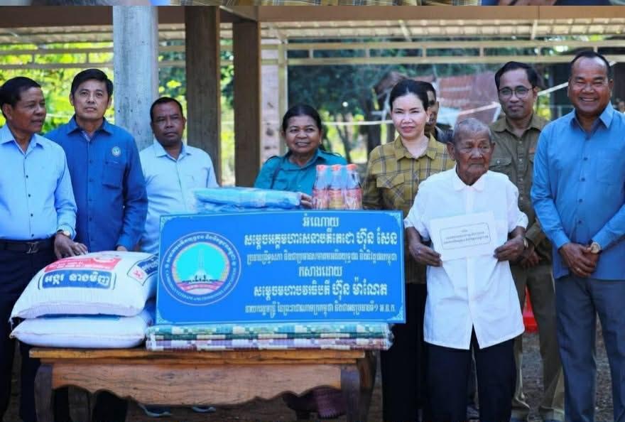 សម្តេចតេជោ ហ៊ុន សែន ប្រគល់ផ្ទះថ្មីជូនអតីតយុទ្ធជននៅខេត្តប៉ៃលិន