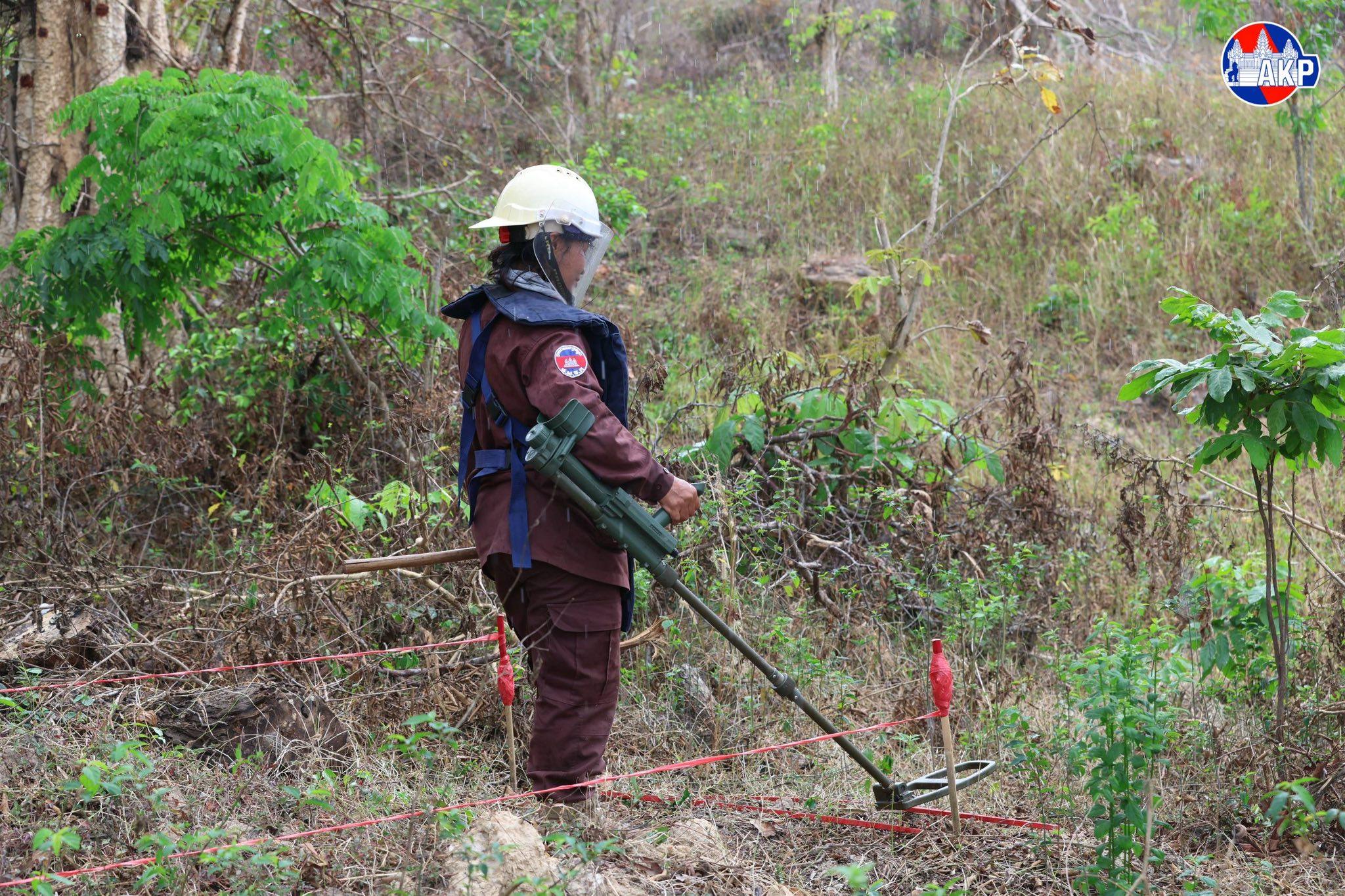 CMAC បន្តសម្អាតសំណល់ផ្ទុះនៅប្រាសាទព្រះវិហារ បន្ទាប់ពីការឈ្លានពានរបស់ថៃ