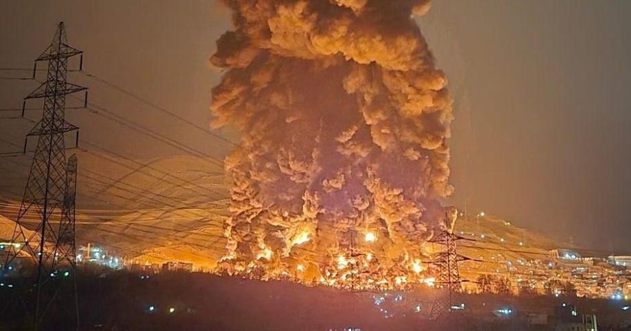 អាមេរិក-អ៉ីស្រាអែលវាយប្រហារទីតាំងប្រេងទេហេរ៉ង់ បណ្តាលឱ្យមនុស្សស្លាប់ និងផ្អាកការចែកចាយប្រេង