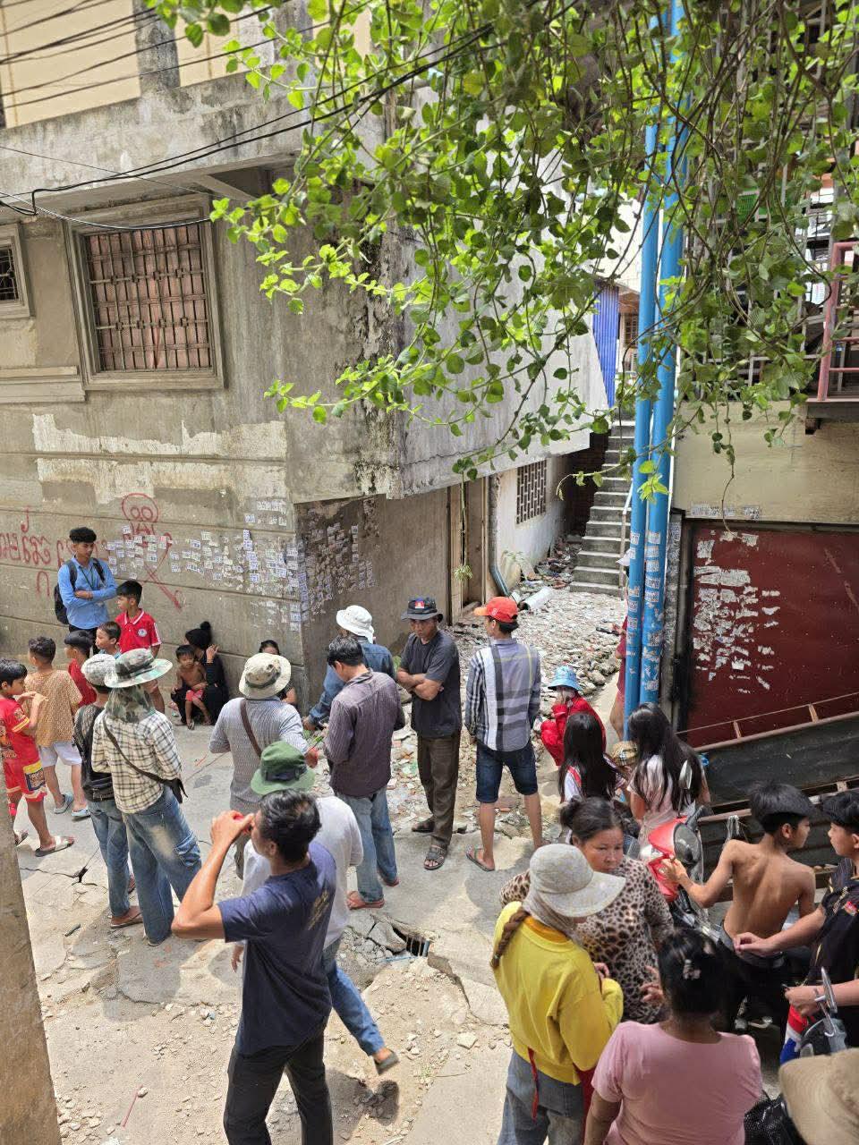 ទារកទើបកើតត្រូវគេច្រកក្នុងថង់ខ្មៅបោះចោលពីលើផ្ទះជួល