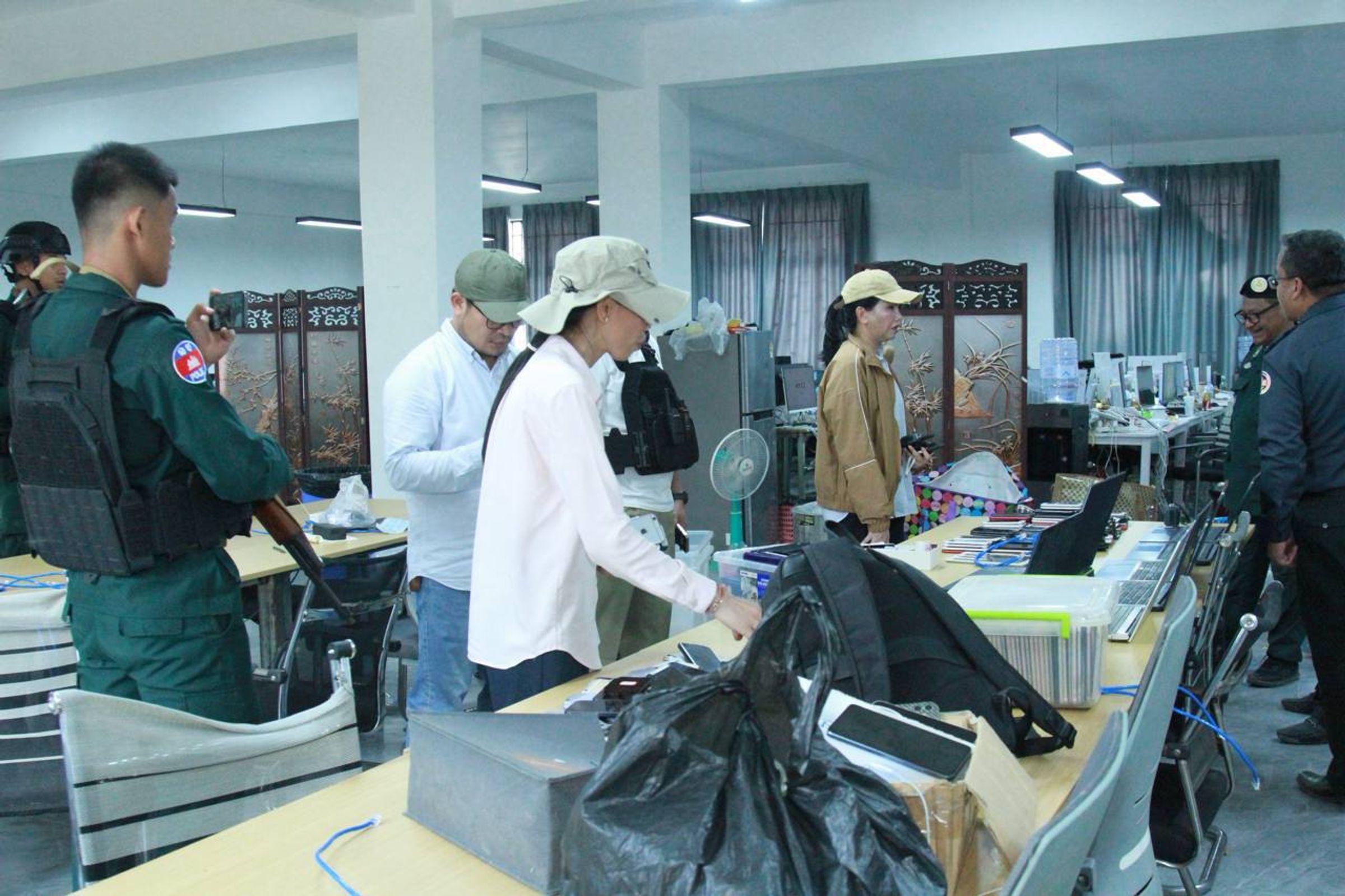 ប៉ៃលិនបង្ក្រាបទីតាំងឆបោកអនឡាញ ឃាត់ខ្លួនជនបរទេស១៧នាក់