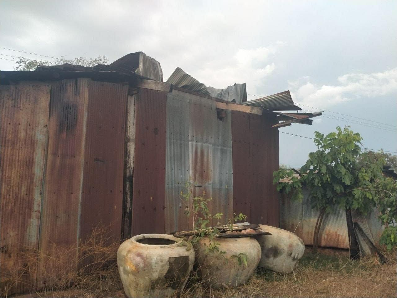 ខ្យល់កន្ត្រាក់រដូវប្រាំងបំផ្លាញផ្ទះប្រជាពលរដ្ឋ ២០ ខ្នងនៅស្រុកបាណន់