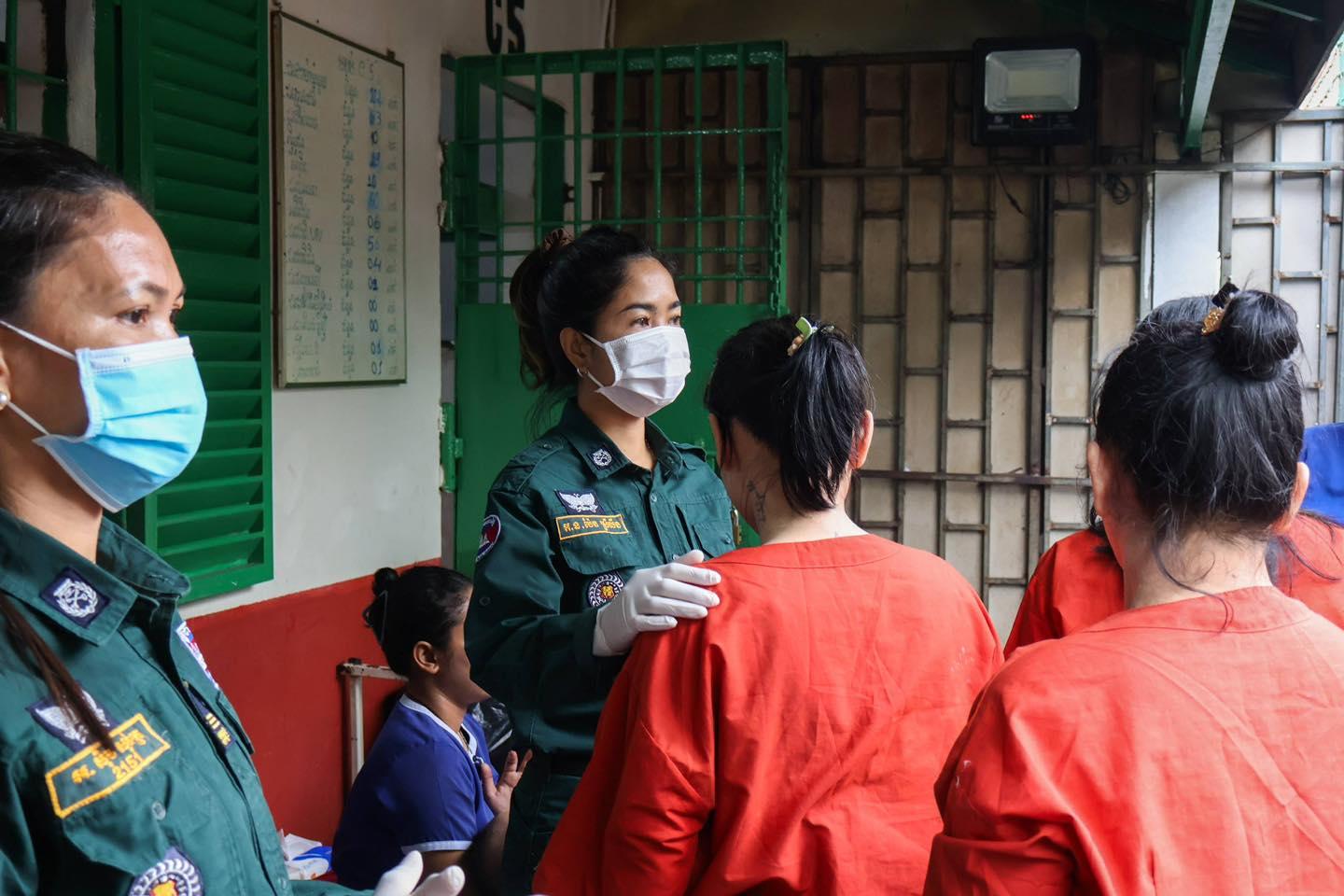 ពន្ធនាគារស្វាយរៀងធ្វើប្រតិបត្តិការឆែកឆេរតឹងរឹងនៅអគារឃុំឃាំងស្ត្រី