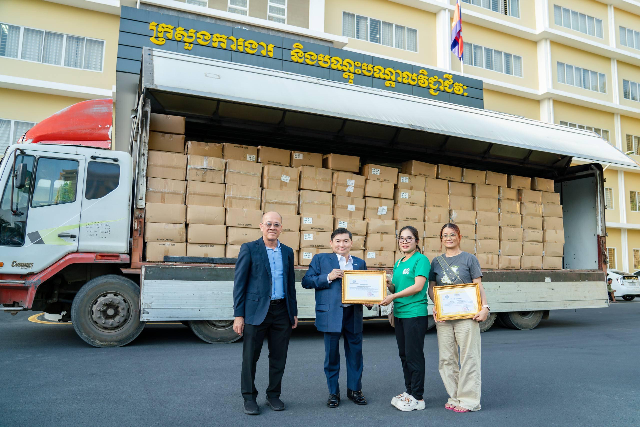 ក្រសួងទទួលអំណោយខោអាវចំនួន ១០,០០០ ពីក្រុមហ៊ុនហ្គេមពីរ ដើម្បីផ្តល់ជូនកងទ័ពជួរមុខនិងជនភៀសសឹក