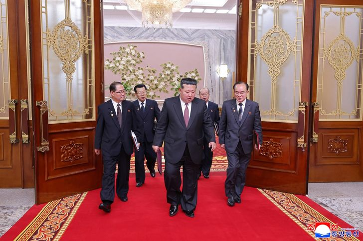 កូរ៉េខាងជើងផ្លាស់ប្តូរមន្ត្រីធំៗ ខណៈលោកគីមជុងអ៊ុនបន្តអាណត្តិទី៣