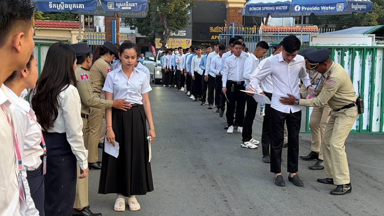 ក្រសួងមហាផ្ទៃប្រឡងជ្រើសរើសមន្ត្រីពន្ធនាគារ ៥៣ រូប ក្នុងចំណោមបេក្ខជន ២៣៩ រូប