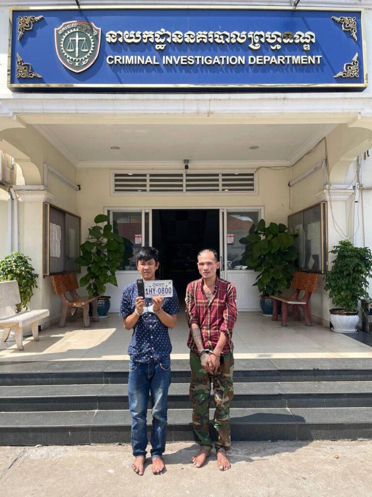 នគរបាលចាប់ខ្លួនជនសង្ស័យ២នាក់ ពាក់ព័ន្ធលួចម៉ូតូ និងប្រតាយប្រតប់ជាមួយសមត្ថកិច្ច