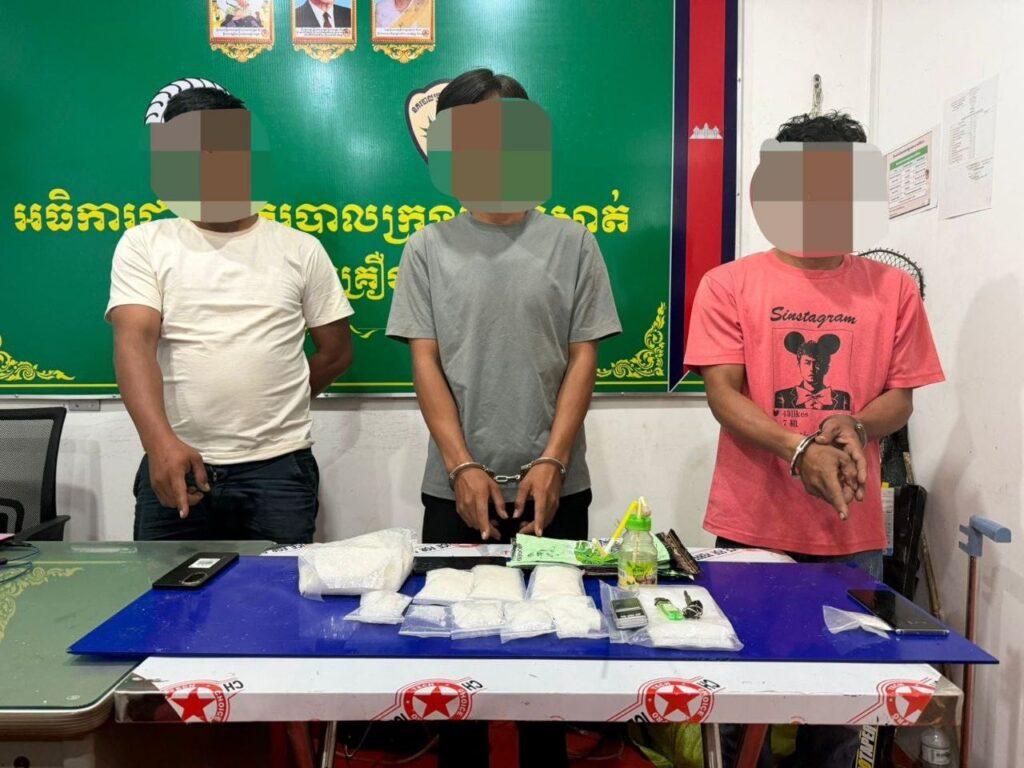 ជួញថ្នាំញៀនទ្រង់ទ្រាយធំ! សមត្ថកិច្ចពោធិ៍សាត់ចាប់ខ្លួន៣នាក់ ដកហូតគ្រឿងញៀនជាង១គីឡូក្រាម