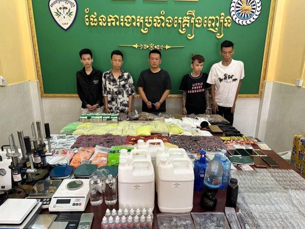 ស្វាយរៀង៖ កម្លាំងសមត្ថកិច្ចឃាត់ជនសង្ស័យ៥នាក់ ដកហូតគ្រឿងញៀន៤៤គីឡូ និងអាវុធខ្លី៤ដើម