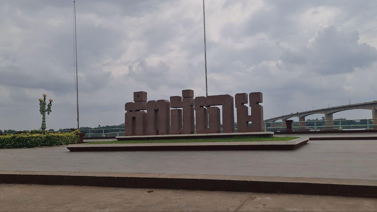 មាត់ទន្លេកំពង់ចាមរីករាយដោយផ្កាចម្រុះ១០ម៉ឺនដើម ត្រៀមស្វាគមន៍ភ្ញៀវចូលឆ្នាំខ្មែរ