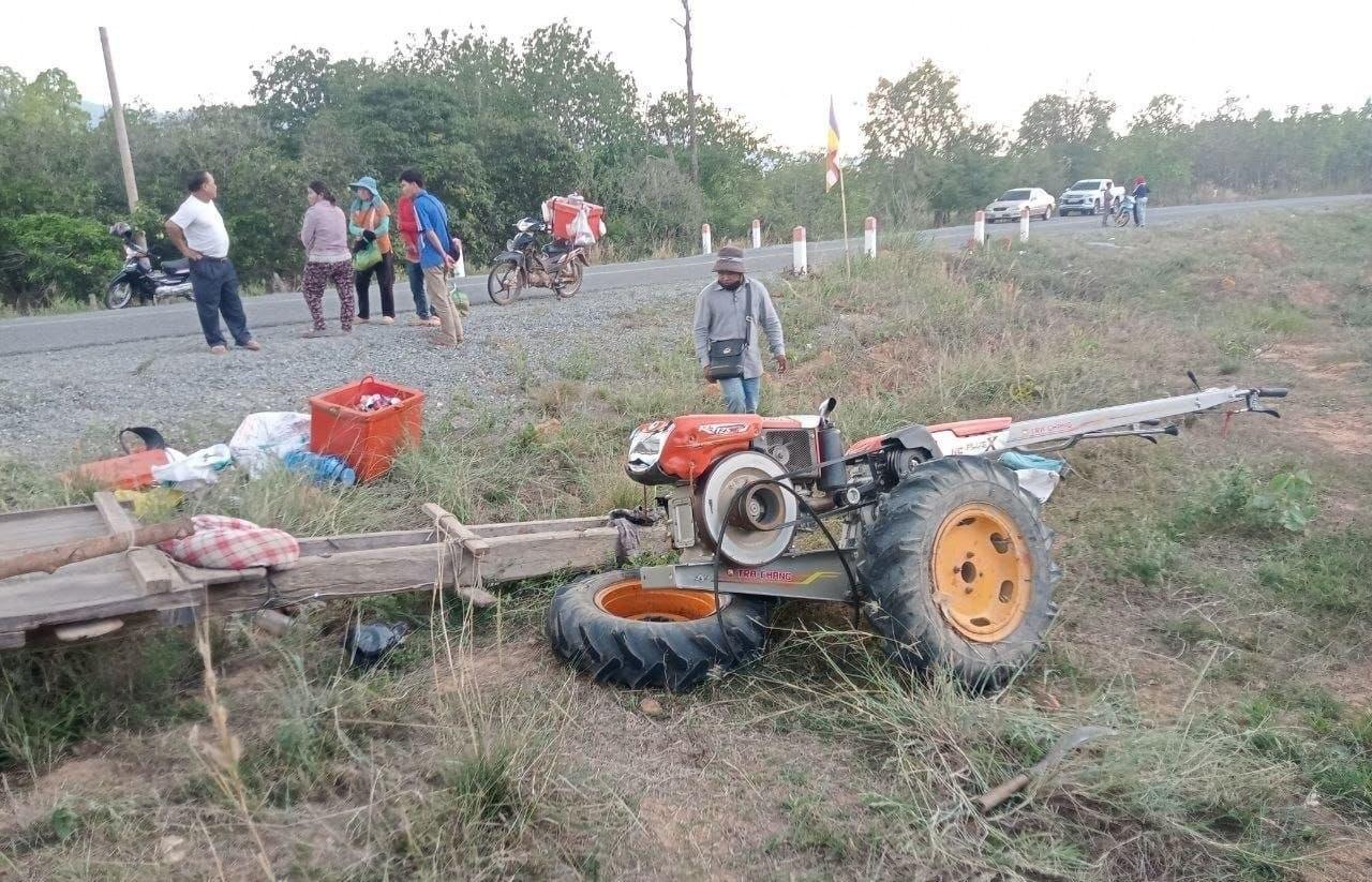គោយន្តកន្ត្រៃដឹកកម្មករបេះស្វាយក្រឡាប់ បណ្ដាលរបួសធ្ងន់ស្រាលជិត២០នាក់នៅកំពង់ស្ពឺ