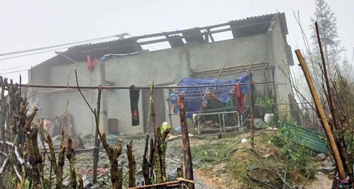 ភ្លៀងទឹកកកធ្ងន់ធ្ងរបំផ្លាញដំណាំនិងផ្ទះសំបូរតំបន់ឡាវ-វៀតណាម ប្រជាពលរដ្ឋរងការខូចខាតយ៉ាងធ្ងន់ធ្ងរ