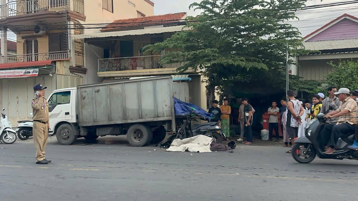 គ្រោះថ្នាក់ចរាចរណ៍ស្លាប់នារីម្នាក់ ក្រោយបុកពីក្រោយរថយន្តដឹកទឹកកកឈប់ដាក់ទឹកកក