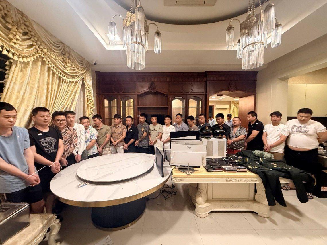 អាជ្ញាធរចុះបង្ក្រាបក្រុមចិនប្រព្រឹត្ត Scams Online នៅបុរីប៉េងហួត ឃាត់ខ្លួន១៩នាក់