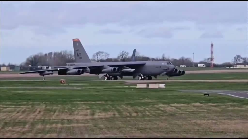 យន្តហោះ B-52 អាមេរិកហោះចេញពីអង់គ្លេស ដឹកមីស៊ីលពេញសម្រាប់វាយប្រហារអ៊ីរ៉ង់