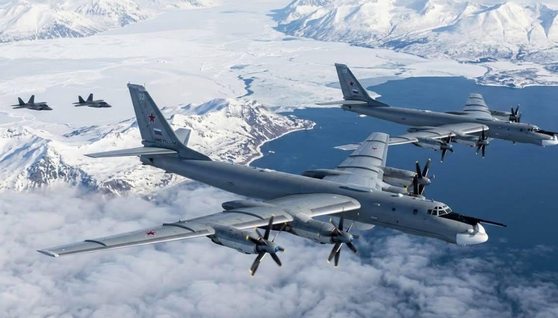 🚨 កងកម្លាំងអាកាសអាមេរិក-កាណាដា ស្ទាក់ចាប់យន្តហោះយោធារុស្ស៊ី ២គ្រឿង នៅដែនអាកាសអាឡាស្កា 🚨