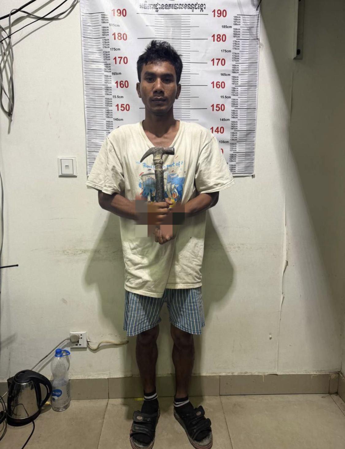 កម្មករវាយក្បាលមេជាងដែកដោយញញួរដែក បន្ទាប់ពីទារលុយថ្លៃពលកម្មមិនបានតាមតម្រូវការ