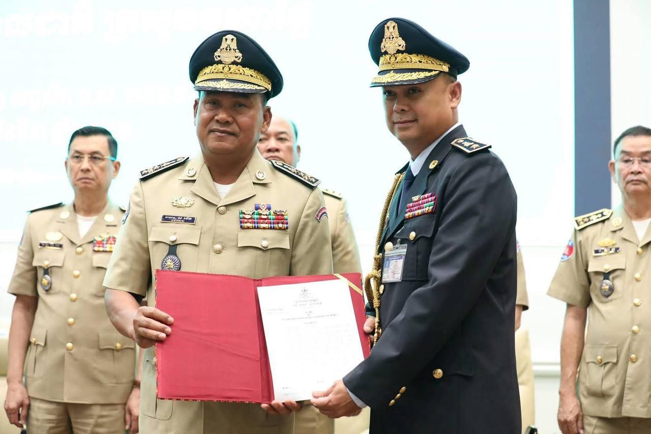 អគ្គស្នងការនគរបាលជាតិប្រកាសតែងតាំងមេដឹកនាំថ្មី៖ ឧត្តមសេនីយ៍ឯក សៀង សេន និងឧត្តមសេនីយ៍ត្រី សេន សុភាព