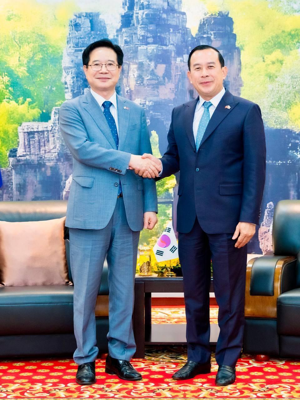 កម្ពុជា-កូរ៉េ រួមដៃពង្រឹងទេសចរណ៍ និងបង្កើនជើងហោះហើរត្រង់ទៅសៀមរាប