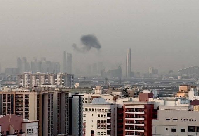 ផ្សែងខ្មៅហុយឡើងលើទីក្រុងឌូបៃ៖ ការវាយប្រហារដោយមីស៊ីលអ៊ីរ៉ង់បង្កវឹកវរនៅអាកាសយានដ្ឋានដ៏ចំណុច