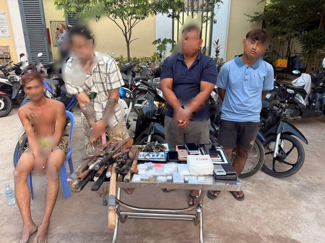 នគរបាលចាប់ខ្លួនជនសង្ស័យ៤នាក់ក្នុងរឿងវាយប្លន់យកម៉ូតូស្រ្តីនៅពោធិ៍សែនជ័យ