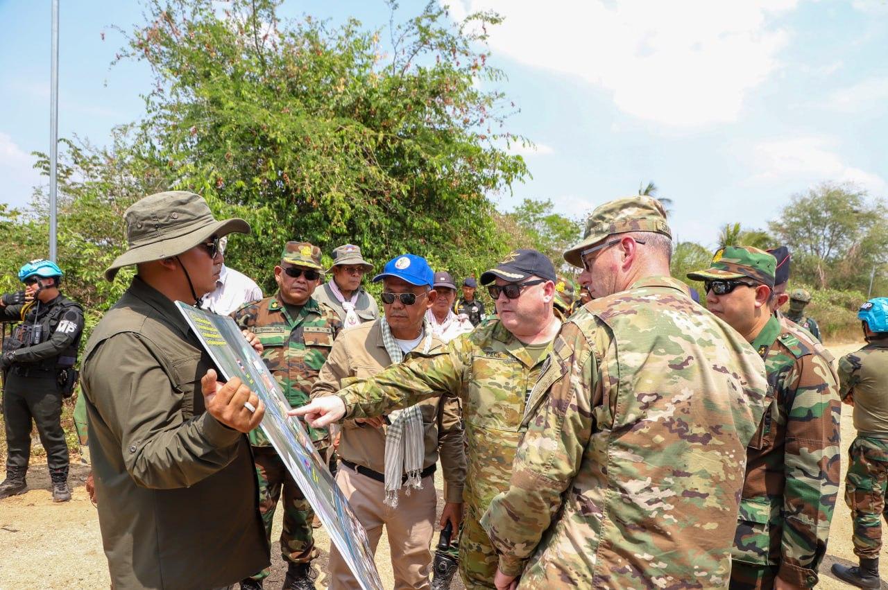 ប្រតិភូយោធាបរទេស ១២ប្រទេស ចុះពិនិត្យទីតាំងព្រំដែនកម្ពុជា-ថៃ