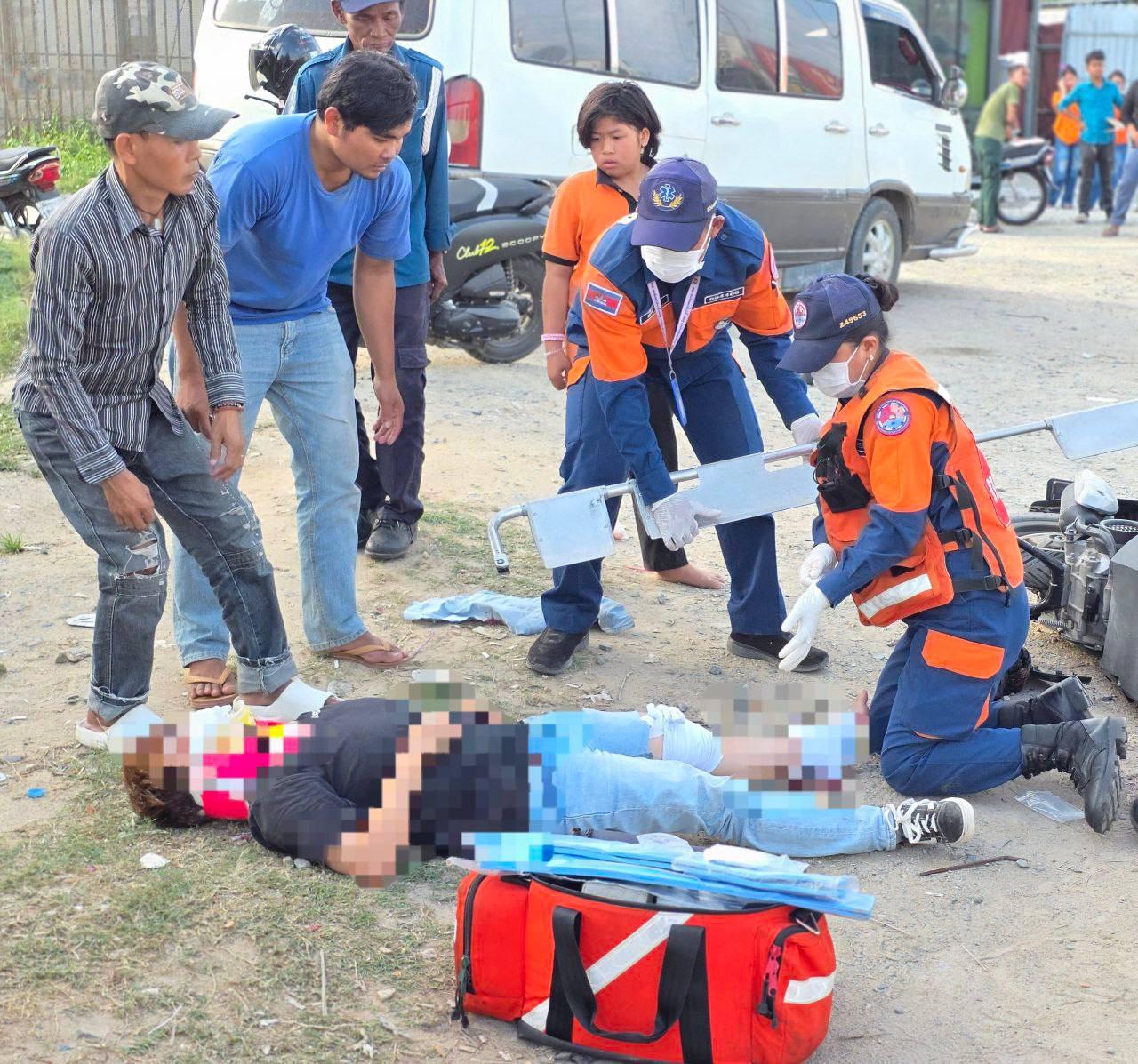 រថយន្តកែឆ្នៃបុកពីក្រោយបណ្តាលអាកាសធាតុផ្លូវចម្លែក ម្នាក់របួសធ្ងន់នៅកំបូល