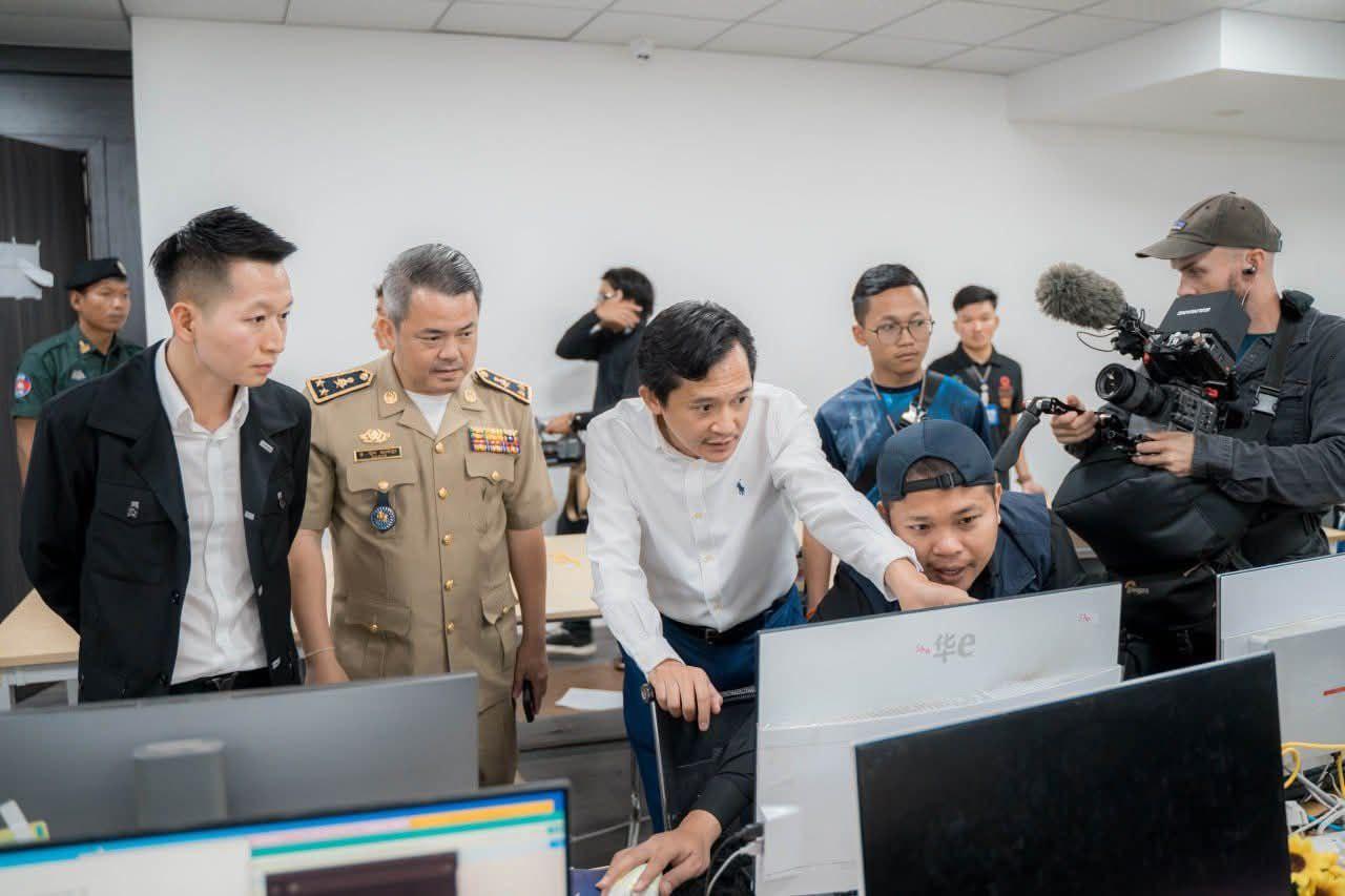 អ្នកសារព័ត៌មានអន្តរជាតិ២០រូប ចុះផ្ទាល់ទីតាំង Online Scam ដែលសមត្ថកិច្ចកម្ពុជាបង្ក្រាបជោគជ័យ