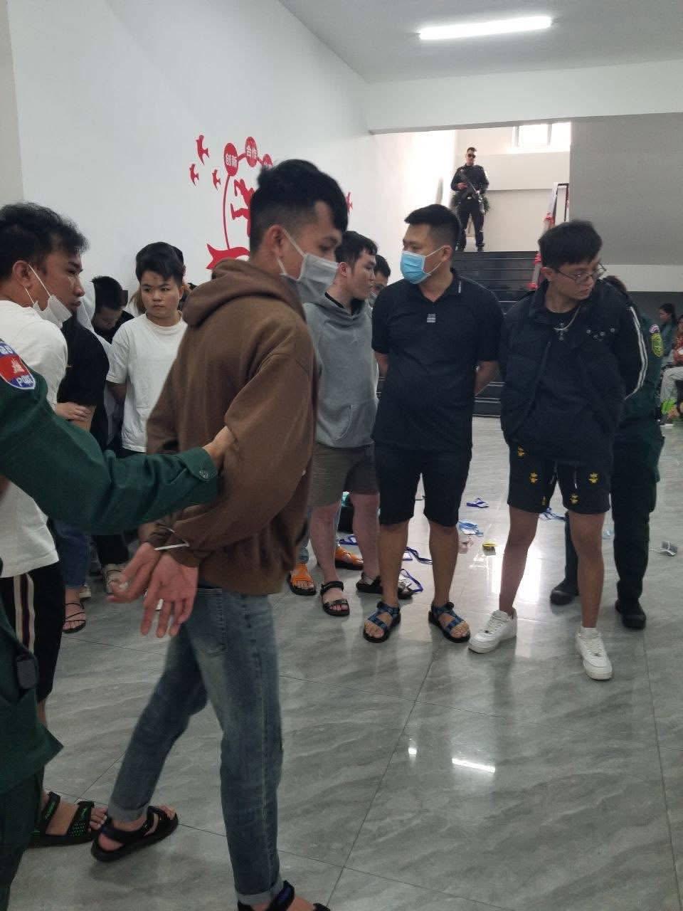 អាជ្ញាធរបង្ក្រាបបទល្មើសឆបោកតាមអនឡាញនៅបន្ទាយមានជ័យ ឃាត់ខ្លួនរាប់រយនាក់