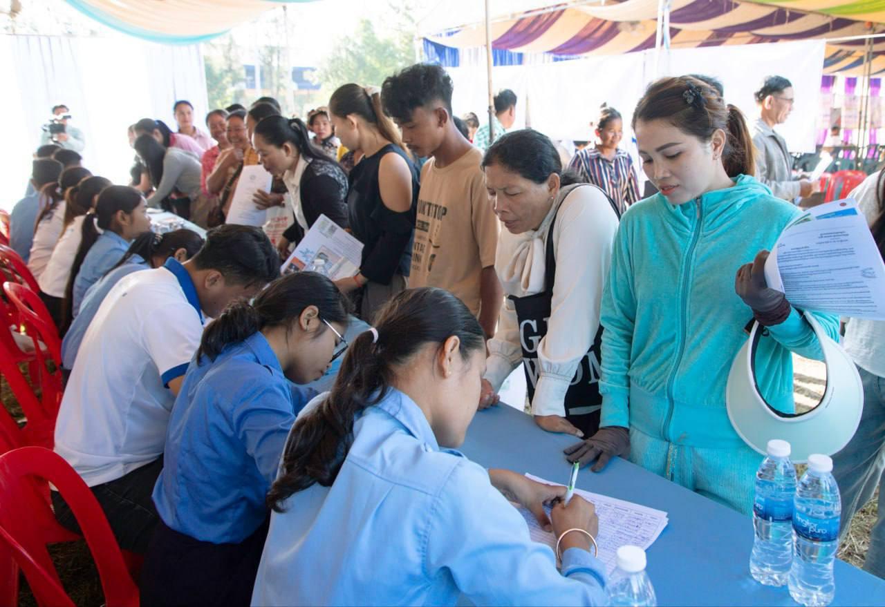ភ្នំពេញមានការងារជាង ២ម៉ឺនកន្លែងរង់ចាំអតីតពលករពីថៃ និងអ្នកស្វែងរកការងារ