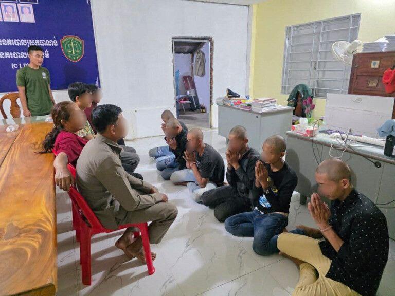 កម្លាំងសមត្ថកិច្ចបាត់ដំបងបង្ក្រាបក្រុមក្មេង៩នាក់ជិះម៉ូតូបង្ហោះអនាធិបតេយ្យ