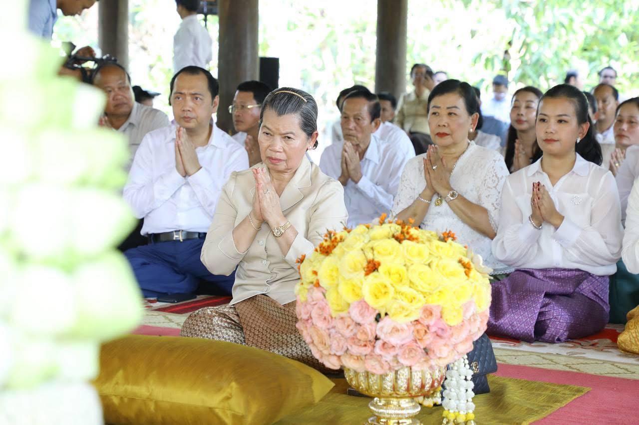 សម្តេច ម៉ែន សំអន ថ្វាយគ្រឿងសក្ការៈ សុំសេចក្តីសុខចម្រើនជូនប្រទេសជាតិ