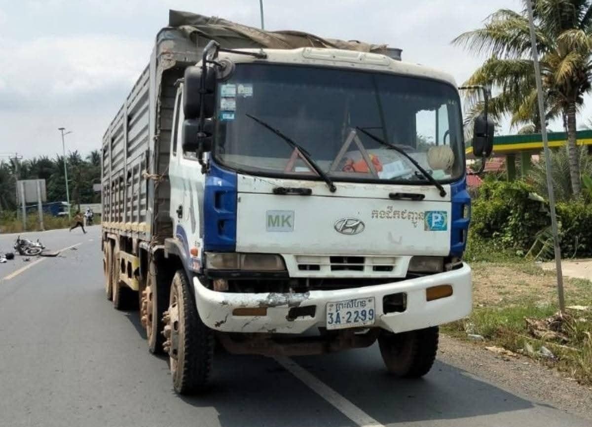 គ្រោះថ្នាក់ផ្លូវជាតិលេខ៣១៖ ប្តីស្លាប់ ប្រពន្ធរងរបួសធ្ងន់ ក្រោយពីរថយន្តធុនធំបុកម៉ូតូ