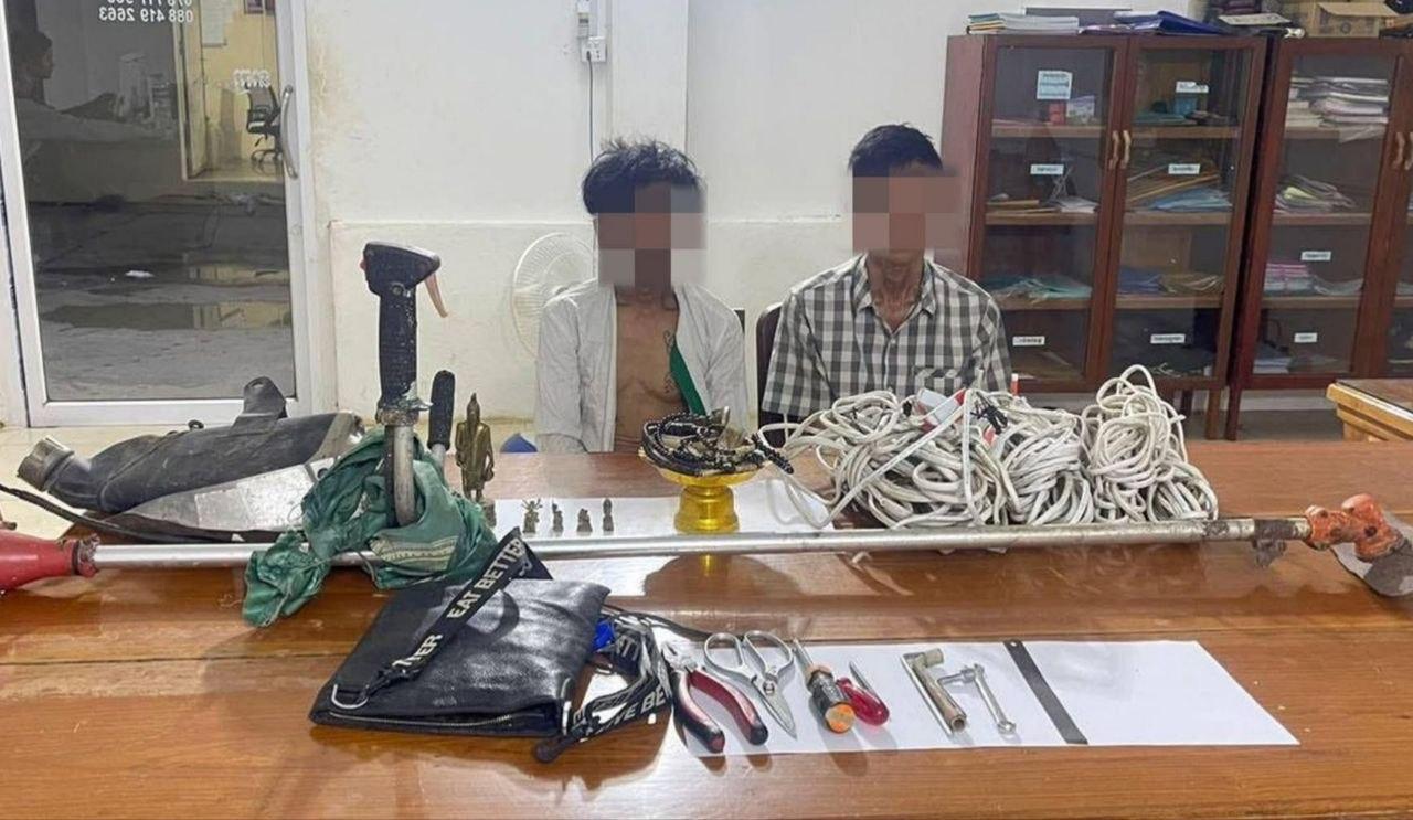 ចោរ២នាក់ហែករបងចូលលួចទ្រព្យ ត្រូវប៉ូលិសចាប់ខ្លួនបាននៅបាត់ដំបង