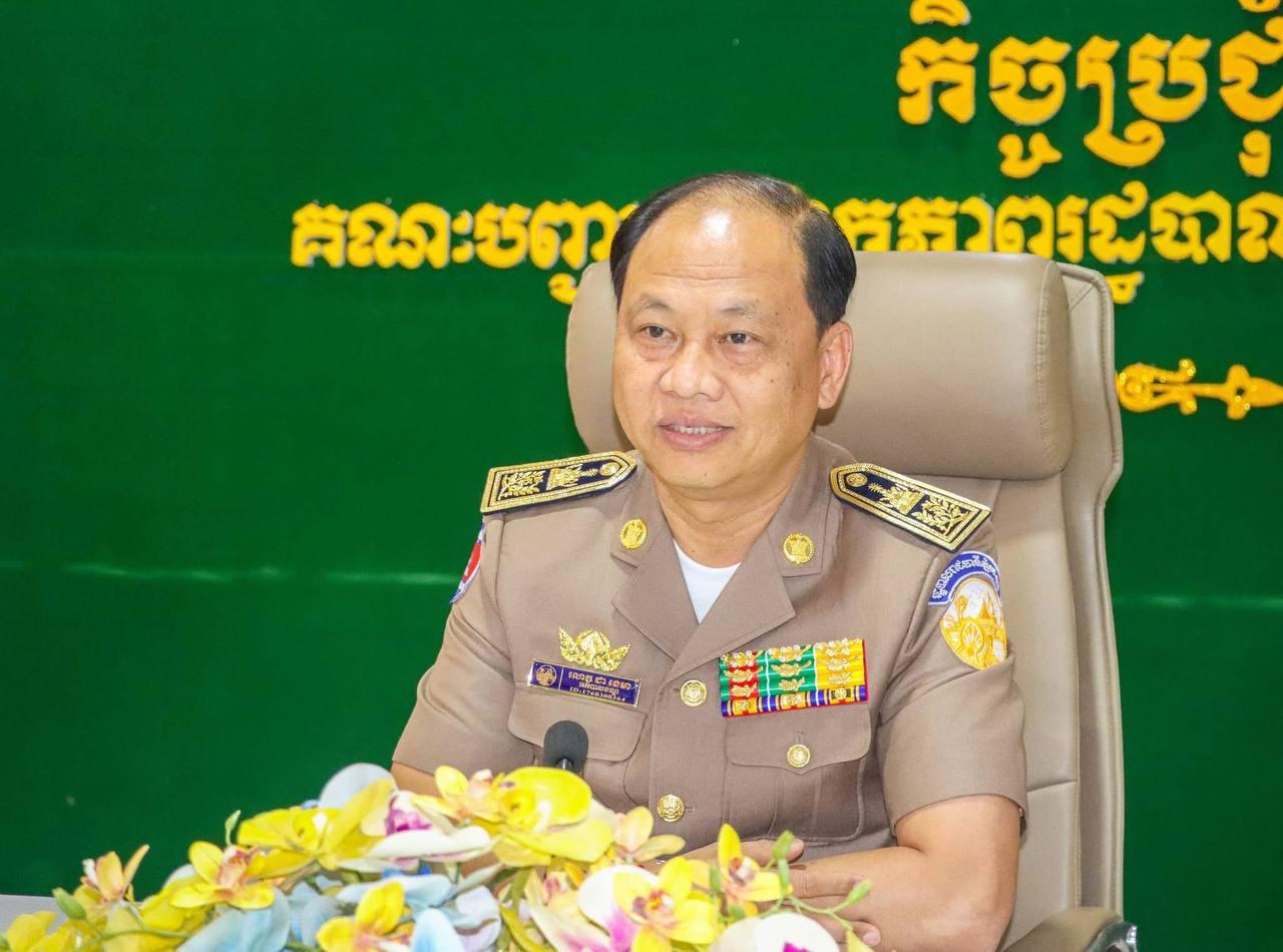 អាជ្ញាធរខណ្ឌដូនពេញ ប្រតិបត្តិការសម្អាតផ្លូវ និងសម្គាល់ផ្លូវសម្រាប់ថ្មើរជើង