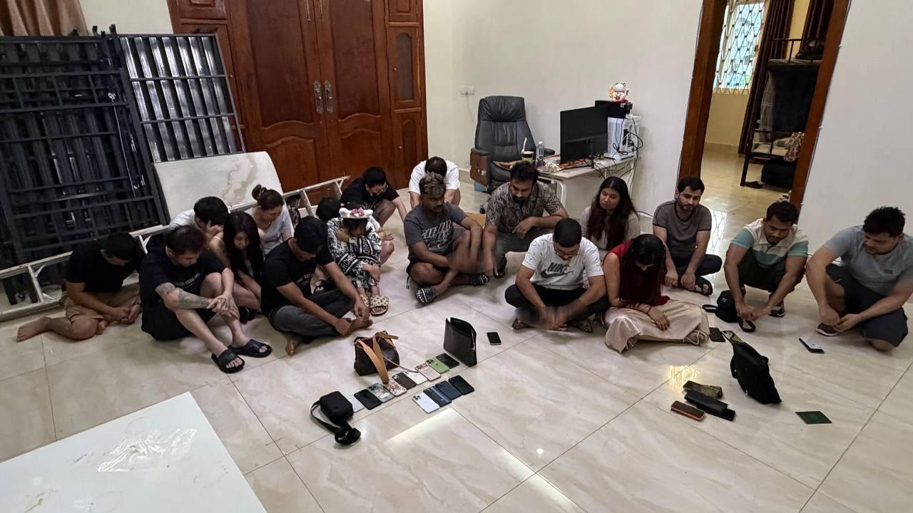 ព្រះសីហនុ៖ ប្រតិបត្តិការបង្ក្រាប Online Scam ឃាត់ខ្លួនជនសង្ស័យ ៥០នាក់ និងរកឃើញឧបករណ៍បច្ចេកវិទ្យារាប់រយគ្រឿង