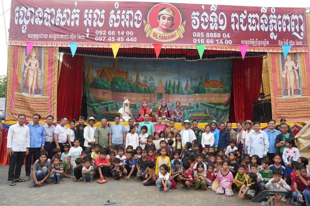 អ្នកដឹកនាំយុវជននិងអភិបាលខេត្តព្រះវិហារអបអរសាទរសង្ក្រាន្តជាមួយប្រជាពលរដ្ឋក្នុងមណ្ឌលសុវត្ថិភាព