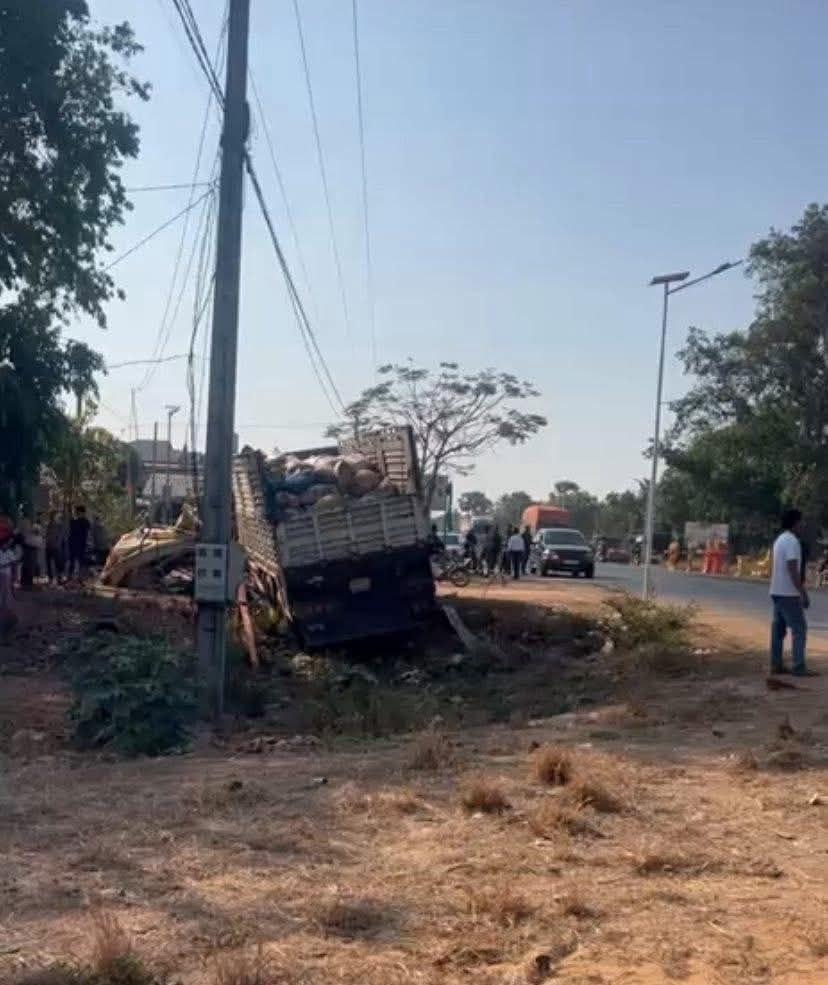 គ្រោះថ្នាក់ស្លាប់៥នាក់ អ្នកបើកឡានដឹកគ្រាប់ស្វាយចន្ទីងងុយដេកបុកអ្នកថ្មើរជើង