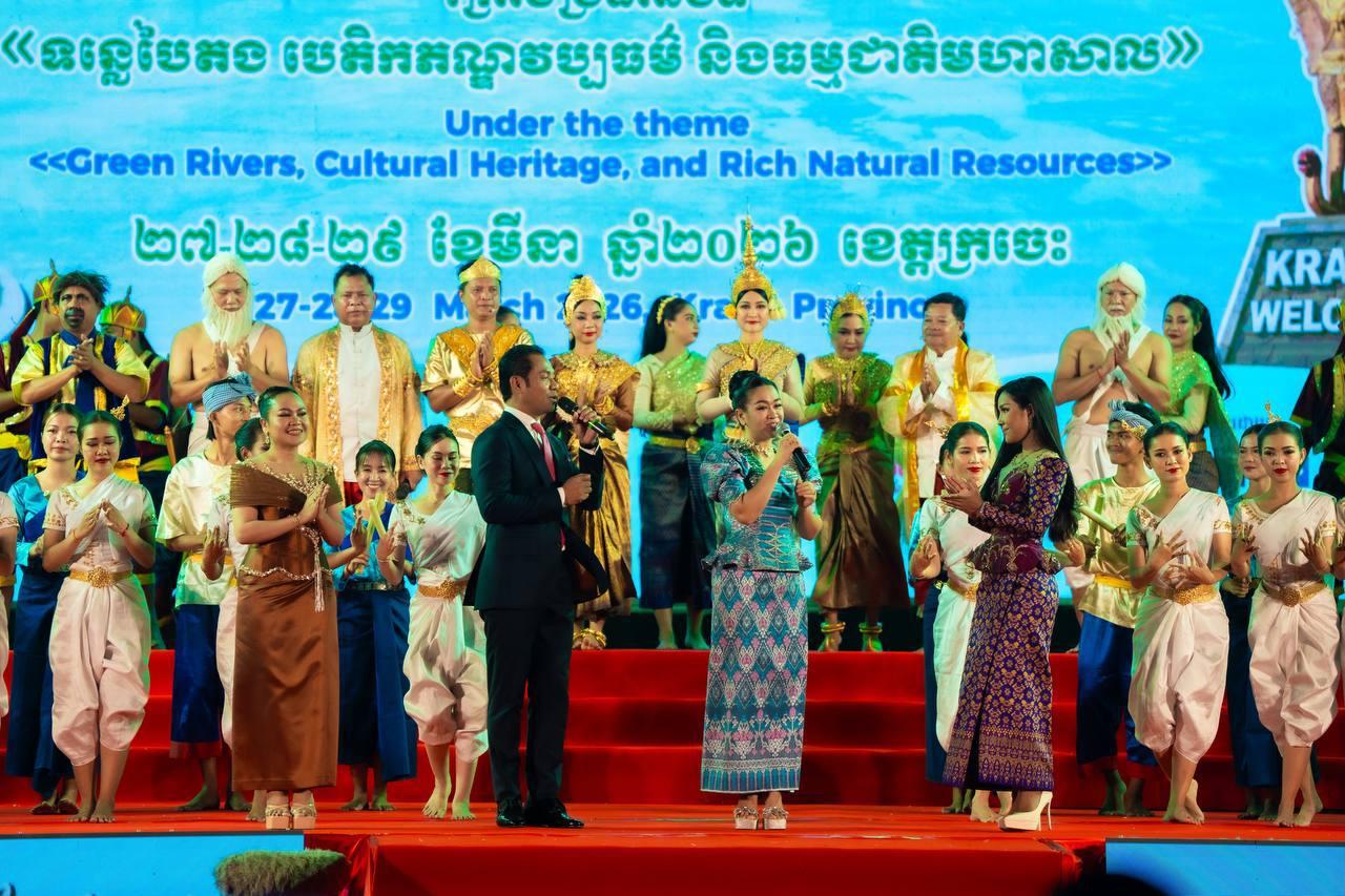 បុណ្យទន្លេលើកទី១០ បើកយ៉ាងអធិកអធម នៅក្រចេះ ក្រោមអធិបតីភាពឧបនាយករដ្ឋមន្ត្រី នេត សាវឿន