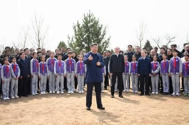 លោក Xi Jinping អំពាវនាវឱ្យដាំដើមឈើ ដើម្បីបន្ថែមភាពបៃតងដល់ភ្នំទឹកនៅប៉េកាំង