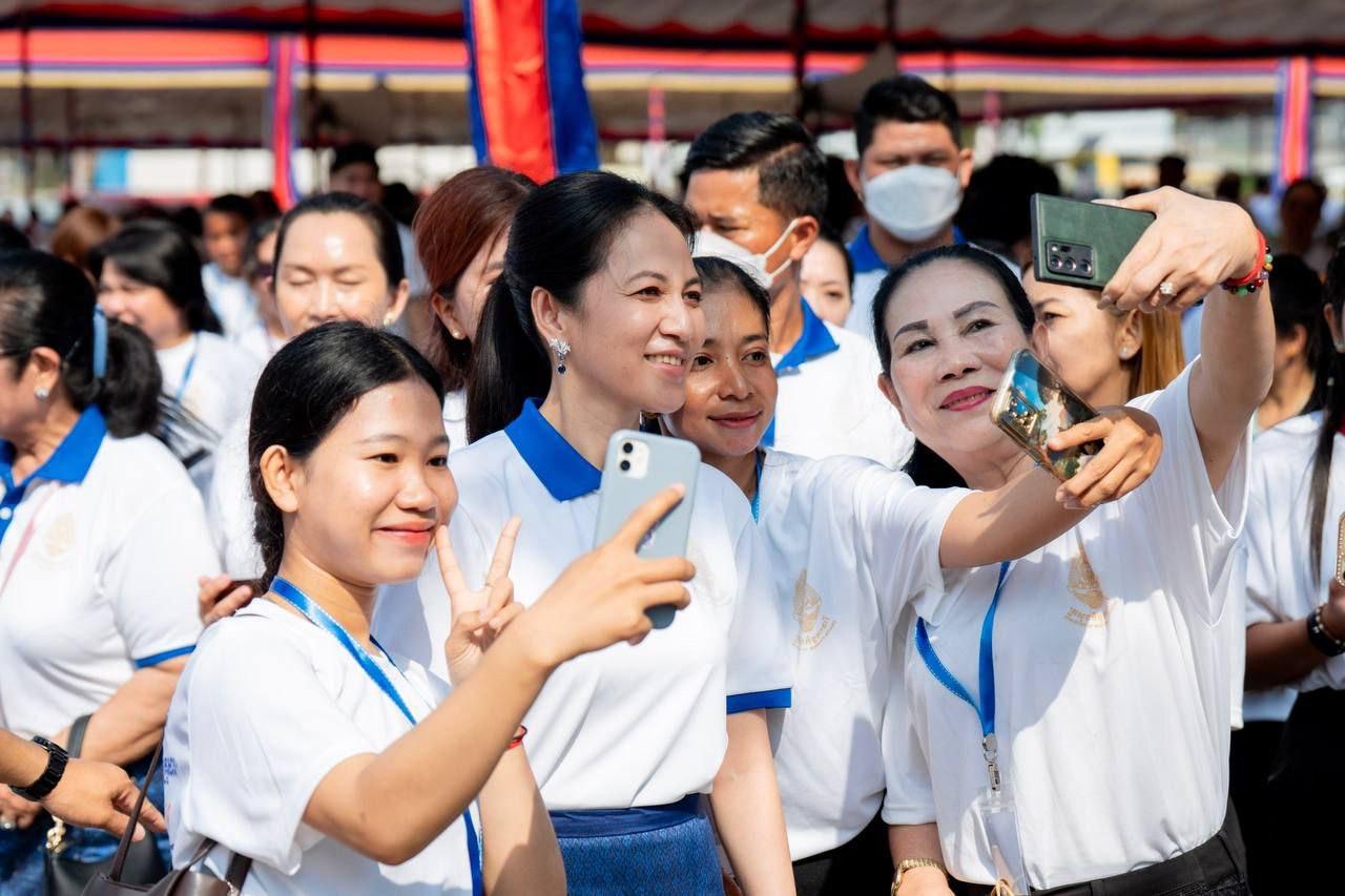 លោកជំទាវពេជ ចន្ទមុន្នី ដឹកនាំពិធីដើរសន្តិភាព ប្រកបដោយអ្នកចូលរួមជាង ១,៧០០នាក់