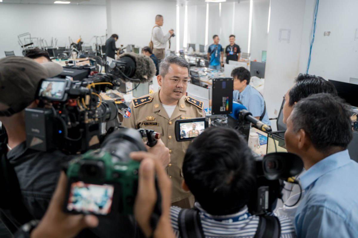 អ្នកសារព័ត៌មានអន្តរជាតិចំនួន ២០ រូប ចុះផ្ទាល់ដល់ទីតាំងបង្ក្រាប Scams Online នៅភ្នំពេញ