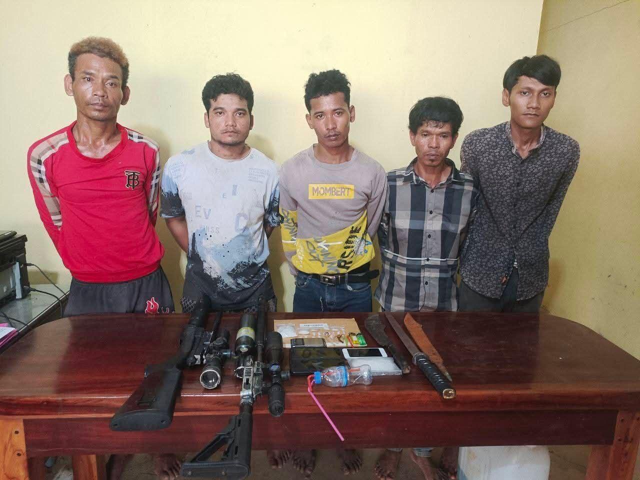 នគរបាលស្រុកសាមគ្គីមុនីជ័យបង្ក្រាបករណីគ្រឿងញៀនធំ ឃាត់ខ្លួន៥នាក់រួមទាំងម្សៅក្រាម១៧កញ្ចាប់