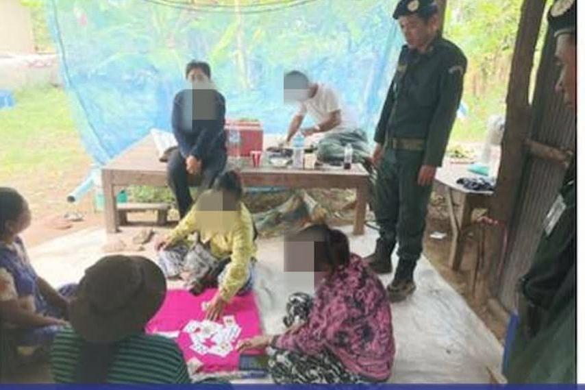 នគរបាលបាណន់ចាប់ខ្លួនអ្នកលេងបៀរ៥នាក់ អប់រំហើយបញ្ជូនទៅគ្រួសារធានា